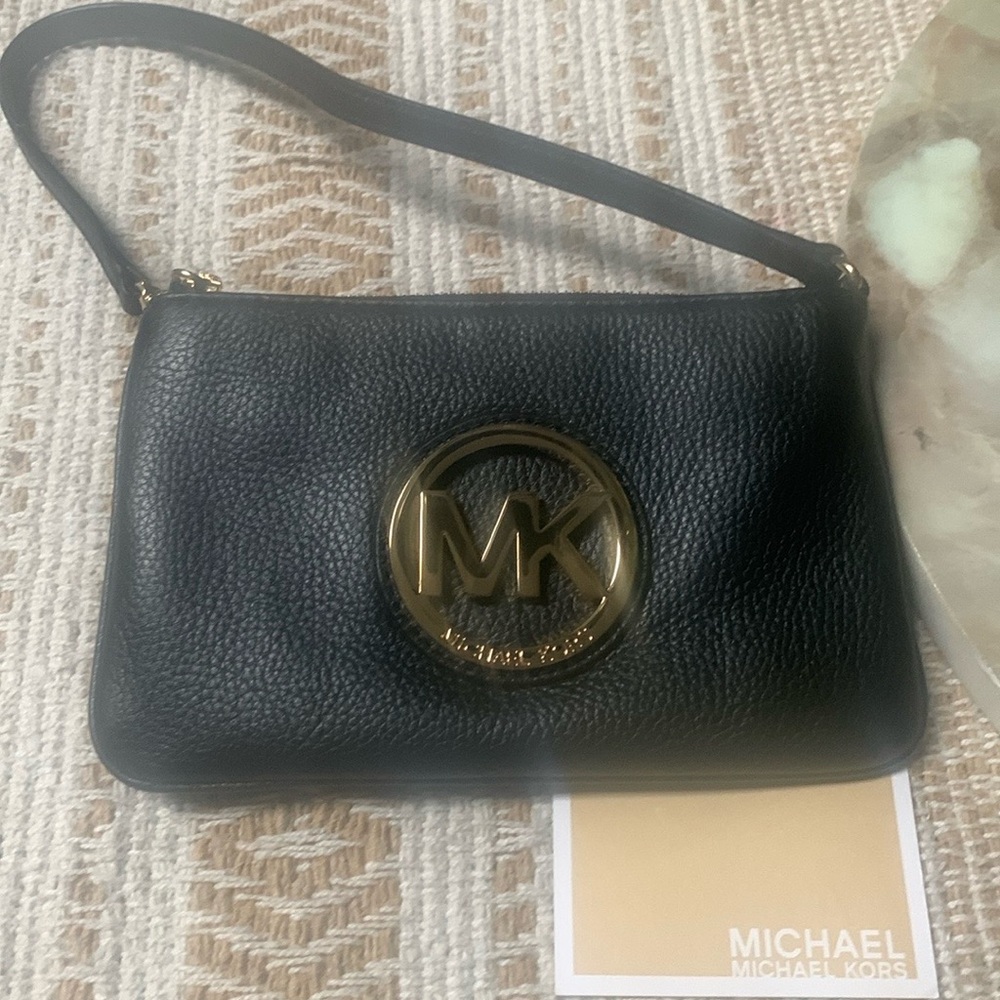 EUC MICHAEL KORS Black leather WRISTLET